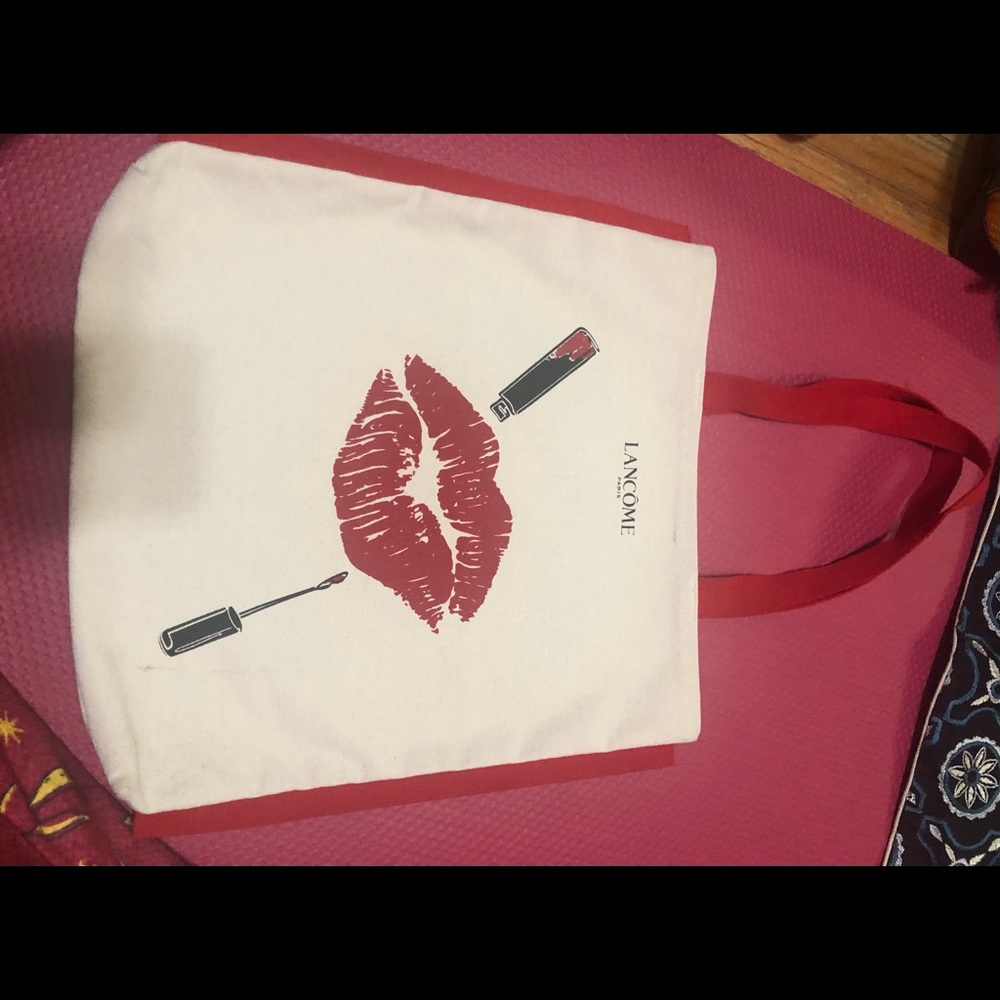Lancôme: canvas tote bag with lips 👄